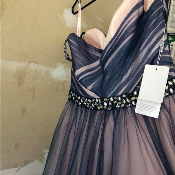 Formal dress, tags on, never worn. - Picture 4 of 6